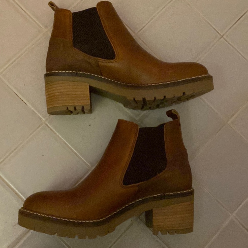 Bull boxer brown booties size 8